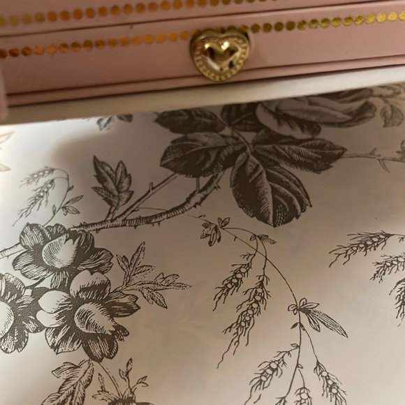 Too faced Pretty Rich Pallet - Picture 11 of 11